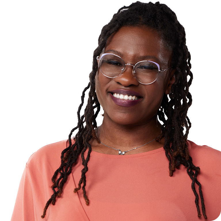 A portrait of Nina who is an 手机168官网澳洲5 EarnIn customer since 2020